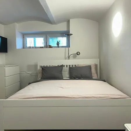 Stromoradni 17 * Břeclav