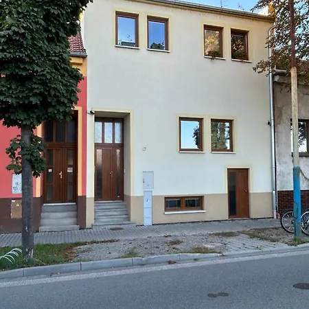 Apartment Stromoradni 17 *