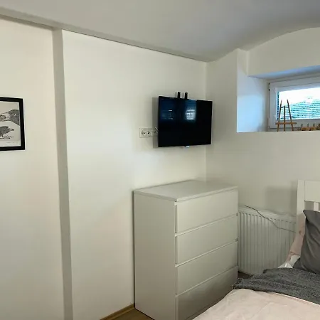 Apartment Stromoradni 17 *