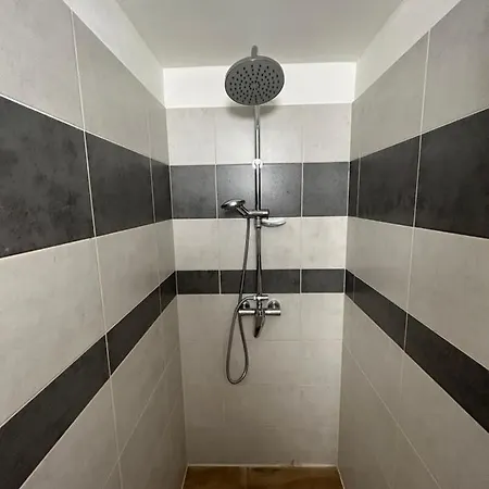 Stromořadní 17