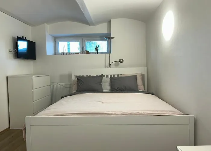 Stromoradni 17 * Břeclav